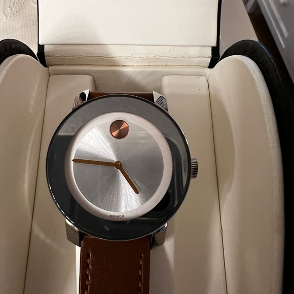 COPY - Movado Bold Watch with a brown leather band - Picture 5 of 16